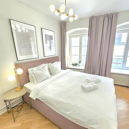 Stylish Old Town Getaway דירה