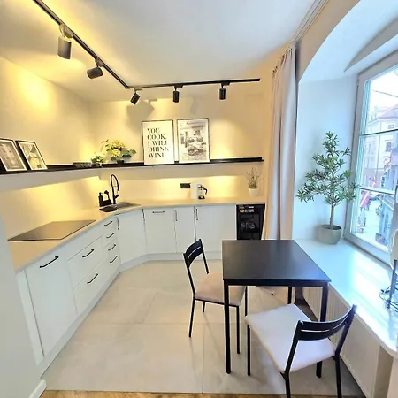 Stylish Old Town Getaway דירה *